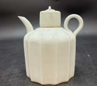 元 青白瓷執(zhí)壺