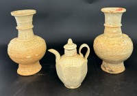 宋代青白釉六方執(zhí)壺與影青釉印花鋪首爾瓶一對