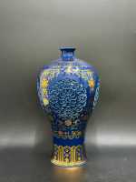 仿乾隆霽藍(lán)釉描金鏤空梅瓶