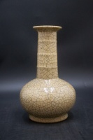 宋代哥窯米黃釉盤口瓶