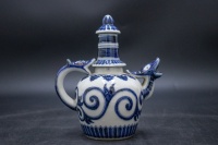 明 宣德青花龍紋帶蓋執(zhí)壺