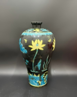 明永樂琺華彩池塘荷花紋梅瓶