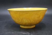 明成化黃釉暗刻龍紋碗